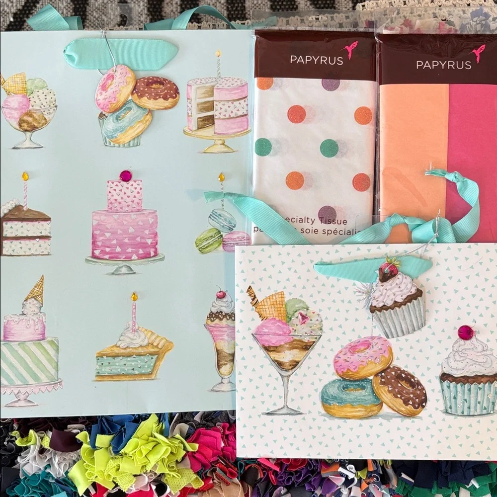 🆕Papyrus 2 Gift Bags And 2 Packages Of Tissue Paper